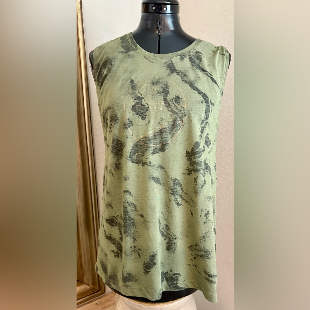 Beachbody Green Tie Dye Sleeveless Workout Tank Top Open Back Slit Women’s L